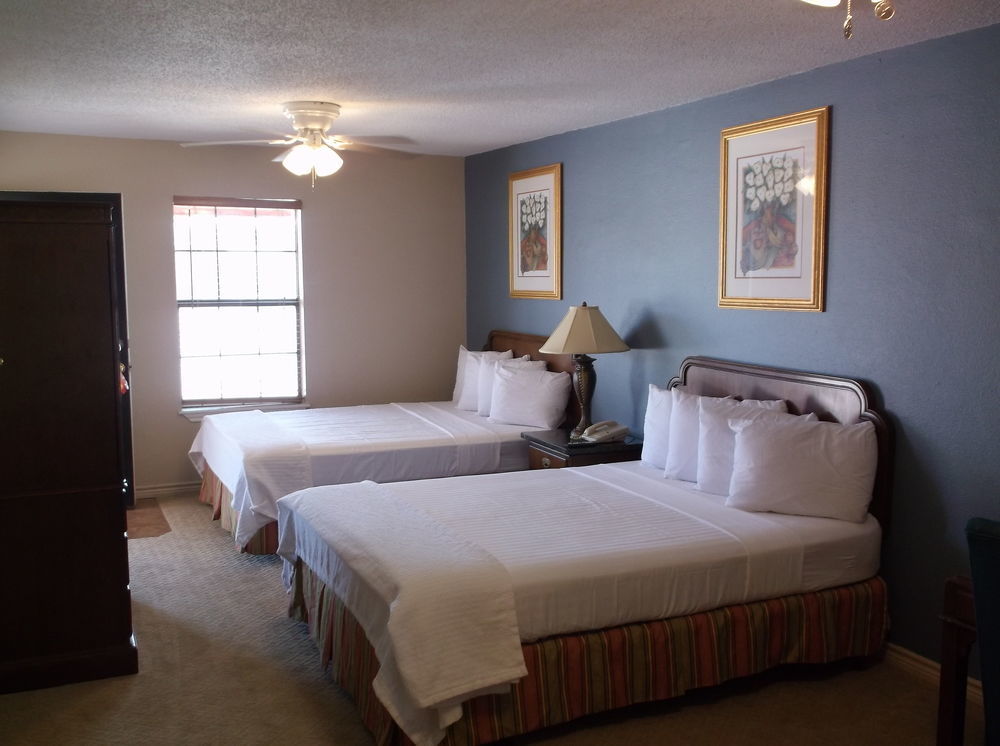 Four Horseman Travel Lodge Pilot Point Екстериор снимка