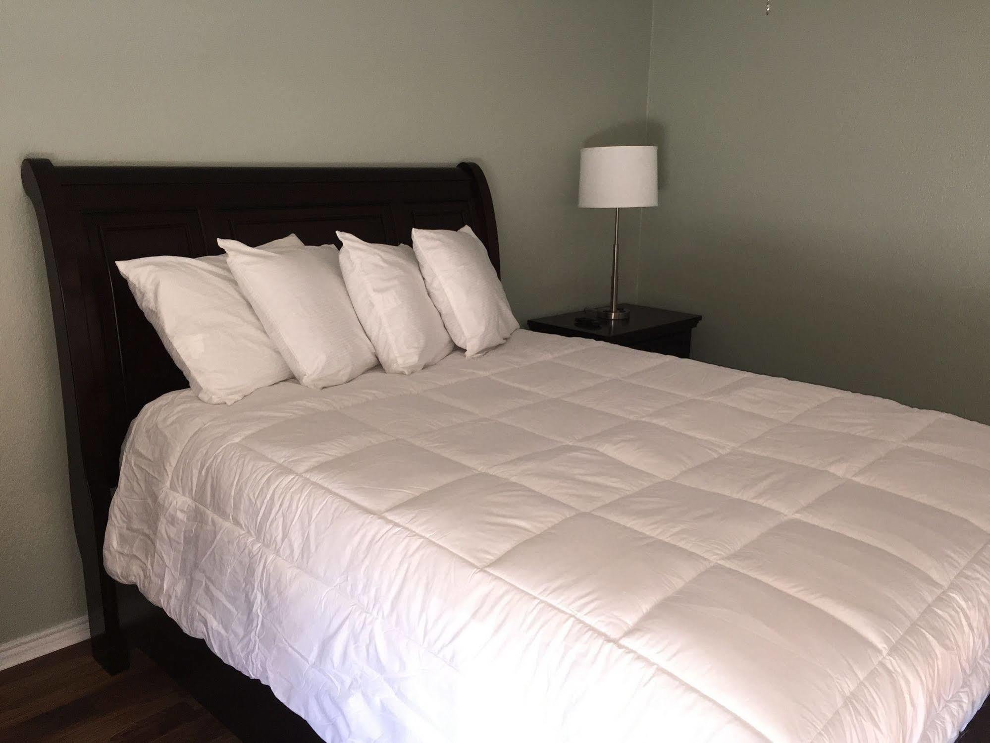 Four Horseman Travel Lodge Pilot Point Екстериор снимка